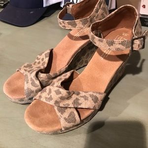 Toms leopard wedges